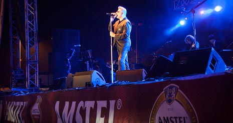 Loquillo hizo vibrar a los asistentes con la potencia del mejor rock español.