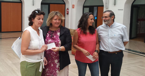 Entrega del cheque al Centro Hermano de Badajoz / GRADA