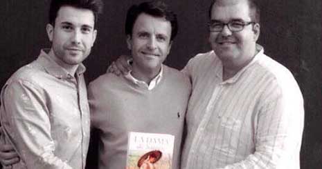 El autor, con Pedro Monty (d) y Christian Magritte (i)