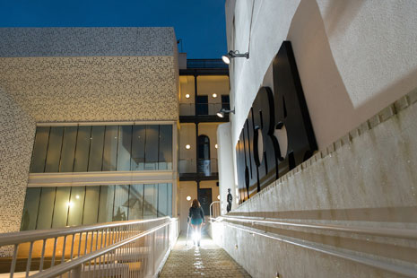 •Pedro Javier Reig Delgado. Segundo premio, por la fotografía 'Arte a todos los niveles'