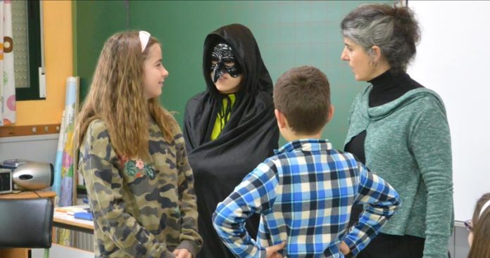 Teatrocontraacoso.Ensuszapatos