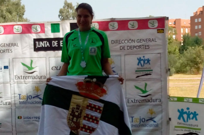 Elena Ayuso gana el II Trofeo de piragüismo Ciudad de Mérida