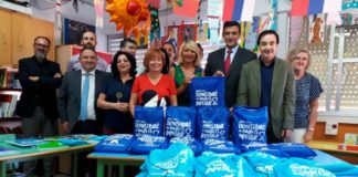 Lotes escolares de CaixaBank para familias vulnerables de Badajoz