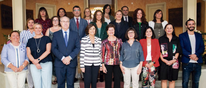 Los Parlamentos de la Calre defienden un informe de impacto de género para cualquier normativa. Grada 128. Asamblea de Extremadura