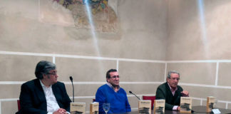 Juan Manuel Cardoso presenta su libro 'Disidencias' en las antiguas Casas Consistoriales de Badajoz