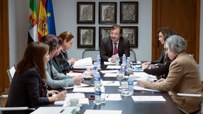 La Junta prorroga varios convenios con Ayuntamientos para la prestación de servicios de atención social básica