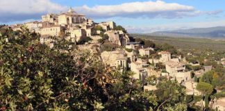 Gordes, uno de los pueblos más bonitos de Francia. Grada 128. Viajes