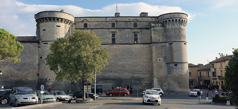 Gordes, uno de los pueblos más bonitos de Francia. Grada 128. Viajes
