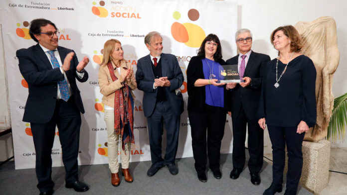 La Fundación Caja de Extremadura entrega su Premio Acción Social, dotado con 6.000 euros