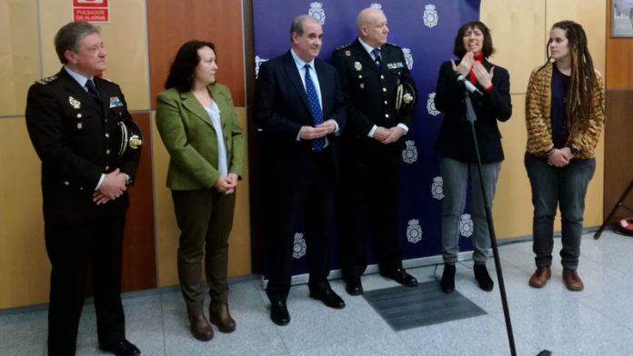 Las personas sordas podrán contactar con la Policía Nacional a través del servicio SVIsual