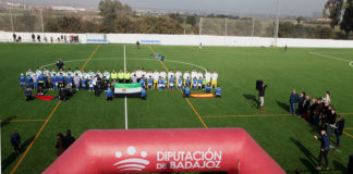 La Albuera inaugura el césped artificial de su campo de fútbol 'Los Badenes'