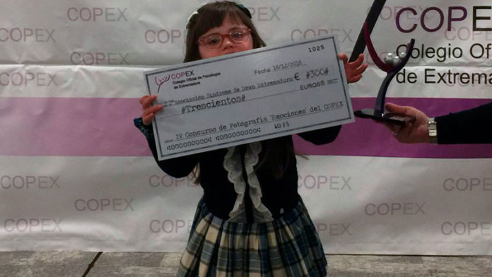 La fotografía 'Tocando el alma' gana el concurso del Colegio de Psicólogos de Extremadura