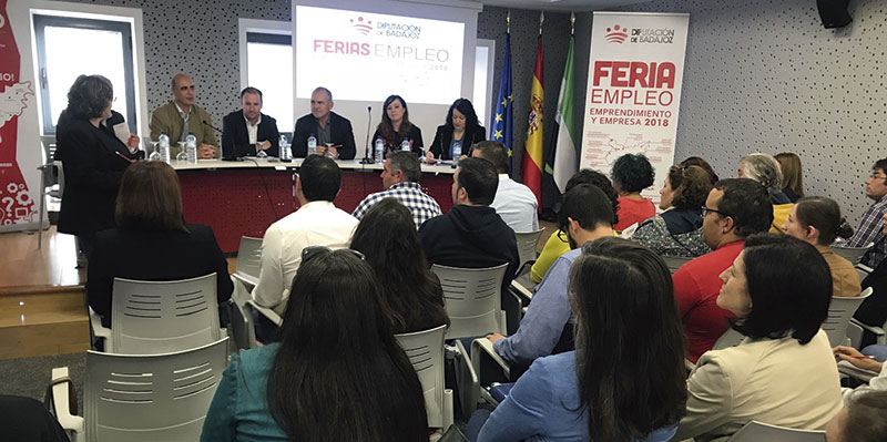 Casi 2.000 personas han participado en las Ferias de Empleo, Emprendimiento y Empresa 2018. Grada 130. Diputación de Badajoz
