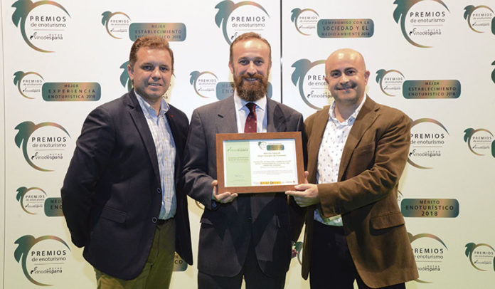 ‘Vivemociones’ y la Ruta del Vino Ribera del Guadiana son reconocidas por las Rutas del Vino de España. Grada 130. Fundecyt-Pctex