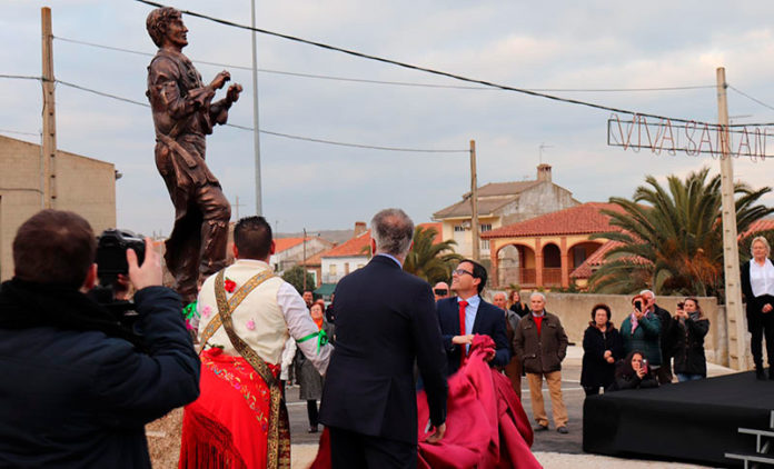 20190120_fiestas_peloche Los Danzantes de Peloche cuentan con una estatua que reconoce este baile tricentenario en honor de San Antón Abad