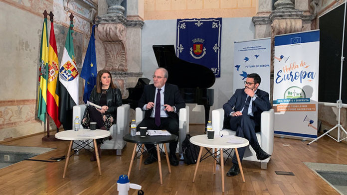 El debate 'Habla de Europa' llega a Olivenza para acercar Europa a las zonas rurales