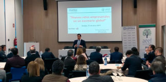 La Asociación Extremeña de Empresa Familiar organiza un desayuno de trabajo con la Universidad Loyola Andalucía