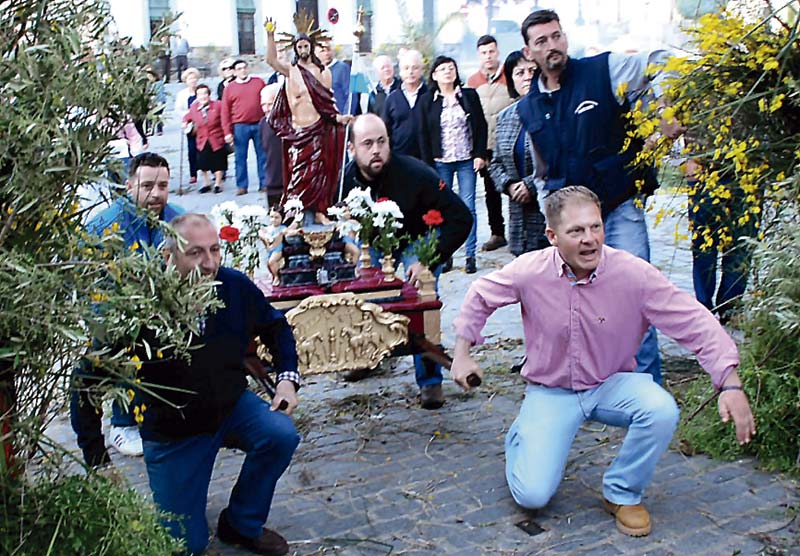 Los sorprendentes jaramagos de Orellana que nacen de madrugada. Grada 132. El turista espiritual