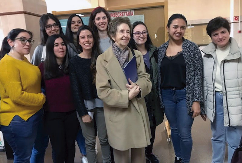 La bioquímica Margarita Salas visita la Universidad de Extremadura. Grada 132