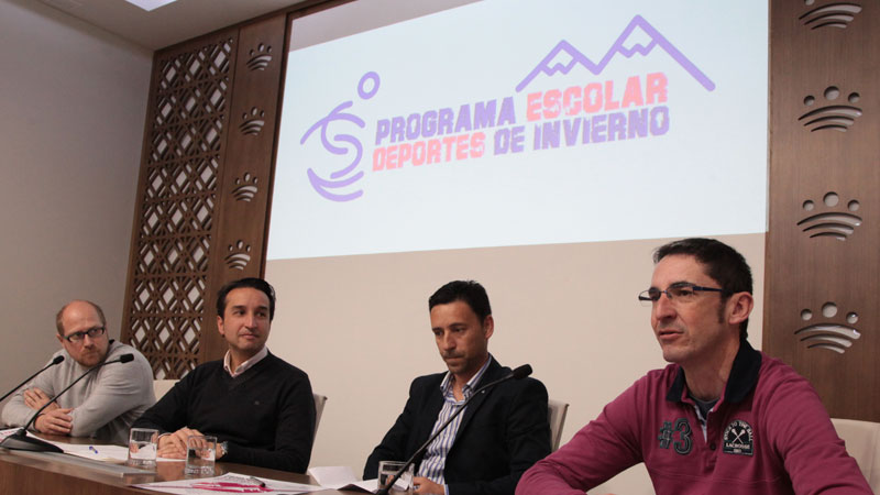 Unos 130 niños de la provincia de Badajoz participan en el programa 'Deportes de Invierno' en La Covatilla