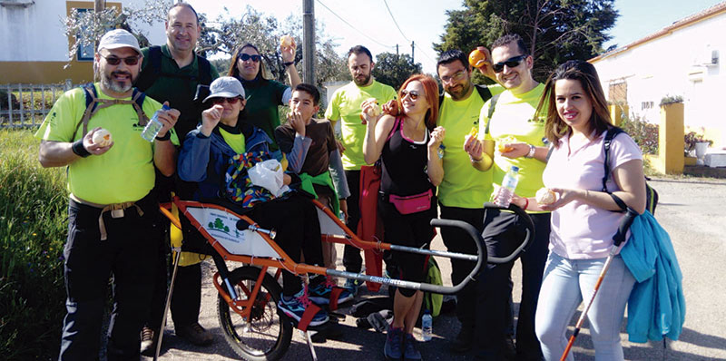 'Ruta del contrabando' con la Joelette