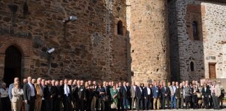 El Club Senior de Extremadura organiza un nuevo foro de debates en Olivenza, con el paro y la emigración como temas centrales