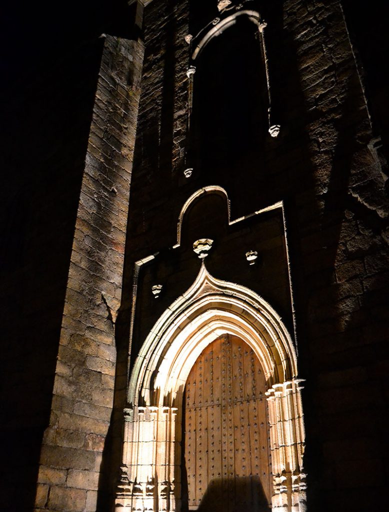 La Agencia Extremeña de la Energía ejecuta acciones de mejora del alumbrado público en la Sierra de Gata