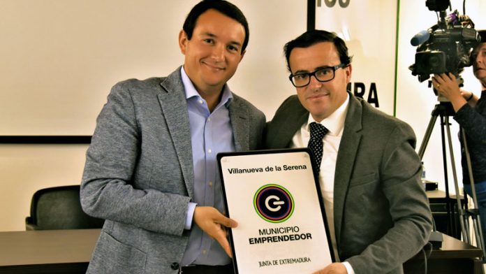 134_secciones_fempex Francisco Buenavista destaca el compromiso municipal con el emprendimiento y la innovación. Grada 134. Fempex