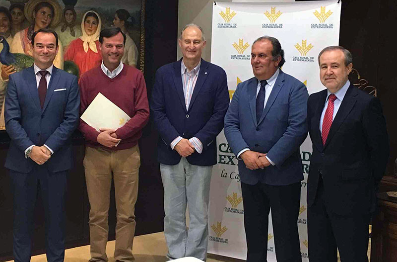 Caja Rural de Extremadura y el Colegio de Veterinarios de Badajoz firman un convenio de colaboración
