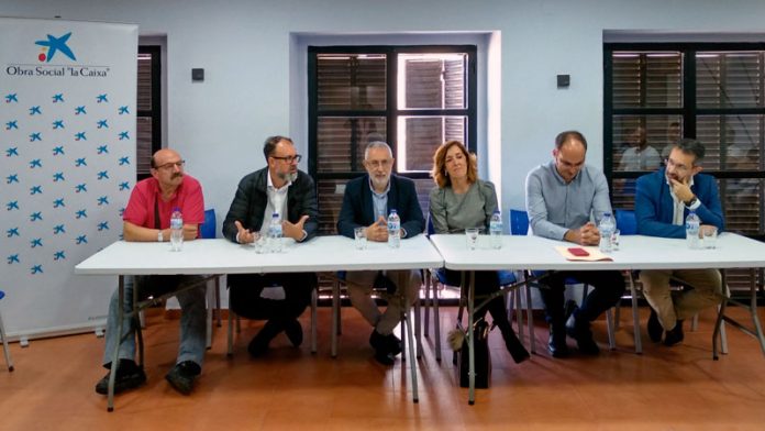 Encuentro entre internos de centros de Badajoz y Cáceres y voluntarios de Avimex. Grada 135. Primera Fila