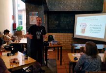 La Ciencia reúne a cerca de un millar de personas en bares extremeños. Grada 135. Universidad de Extremadura La Ciencia reúne a cerca de un millar de personas en bares extremeños. Grada 135. Universidad de Extremadura