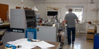 Estudiantes con discapacidad realizan prácticas en la imprenta de la Diputación de Cáceres