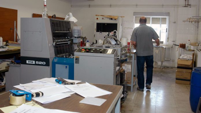 20190610_formacion_diputacioncaceres Estudiantes con discapacidad realizan prácticas en la imprenta de la Diputación de Cáceres