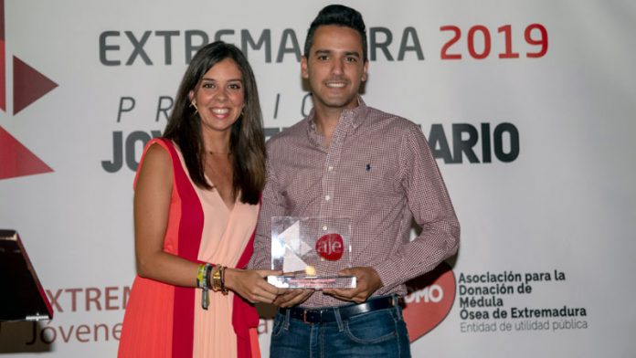 20190706_premios_aje1 Ismael Villalobos de Matías recibe el Premio Joven Empresario 2019 de AJE Extremadura
