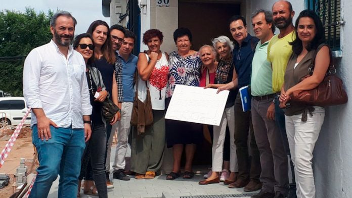 20190711_accesibilidad_apamex1 Un grupo de viviendas sociales de Badajoz serán más accesibles tras varias actuaciones en la calle
