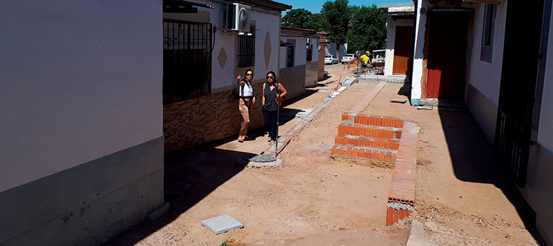 Un grupo de viviendas sociales de Badajoz serán más accesibles tras varias actuaciones en la calle