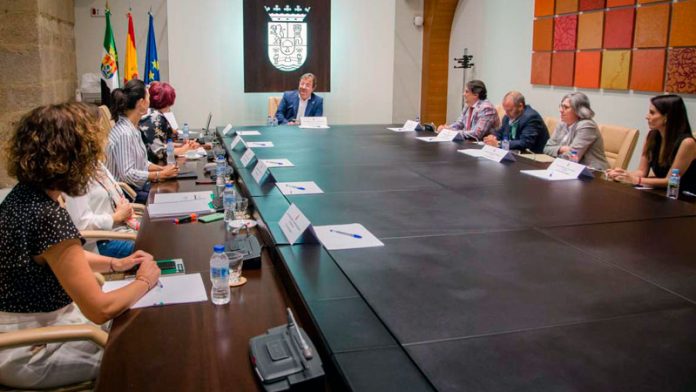 20190801_mayores_badajoz La Junta de Extremadura aprueba ampliar el centro residencial La Granadilla de Badajoz