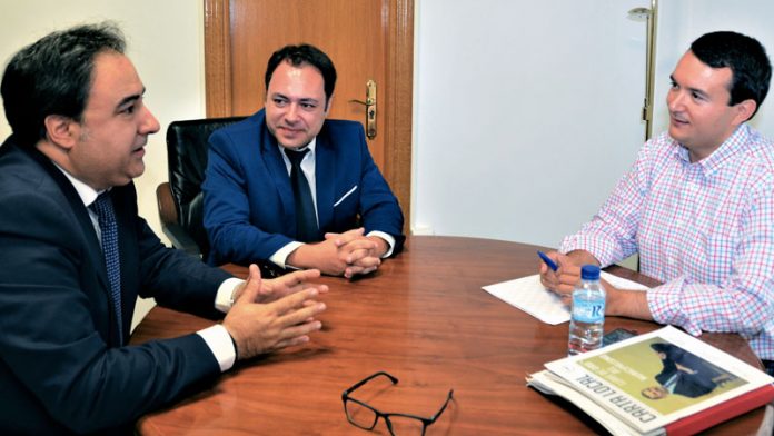 137_secciones_fempex La Fempex conoce el servicio de asesoramiento gratuito de los graduados sociales pacenses. Grada 137