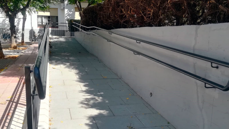 El Ayuntamiento de Zafra y la barriada del Príncipe ya son accesibles para personas con movilidad reducida