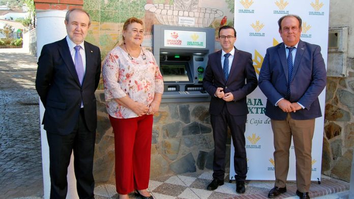 20191004_bancos_cajarural El Plan contra la exclusión financiera de Caja Rural de Extremadura y la Diputación de Badajoz beneficia ya a unos 13.000 habitantes de la provincia