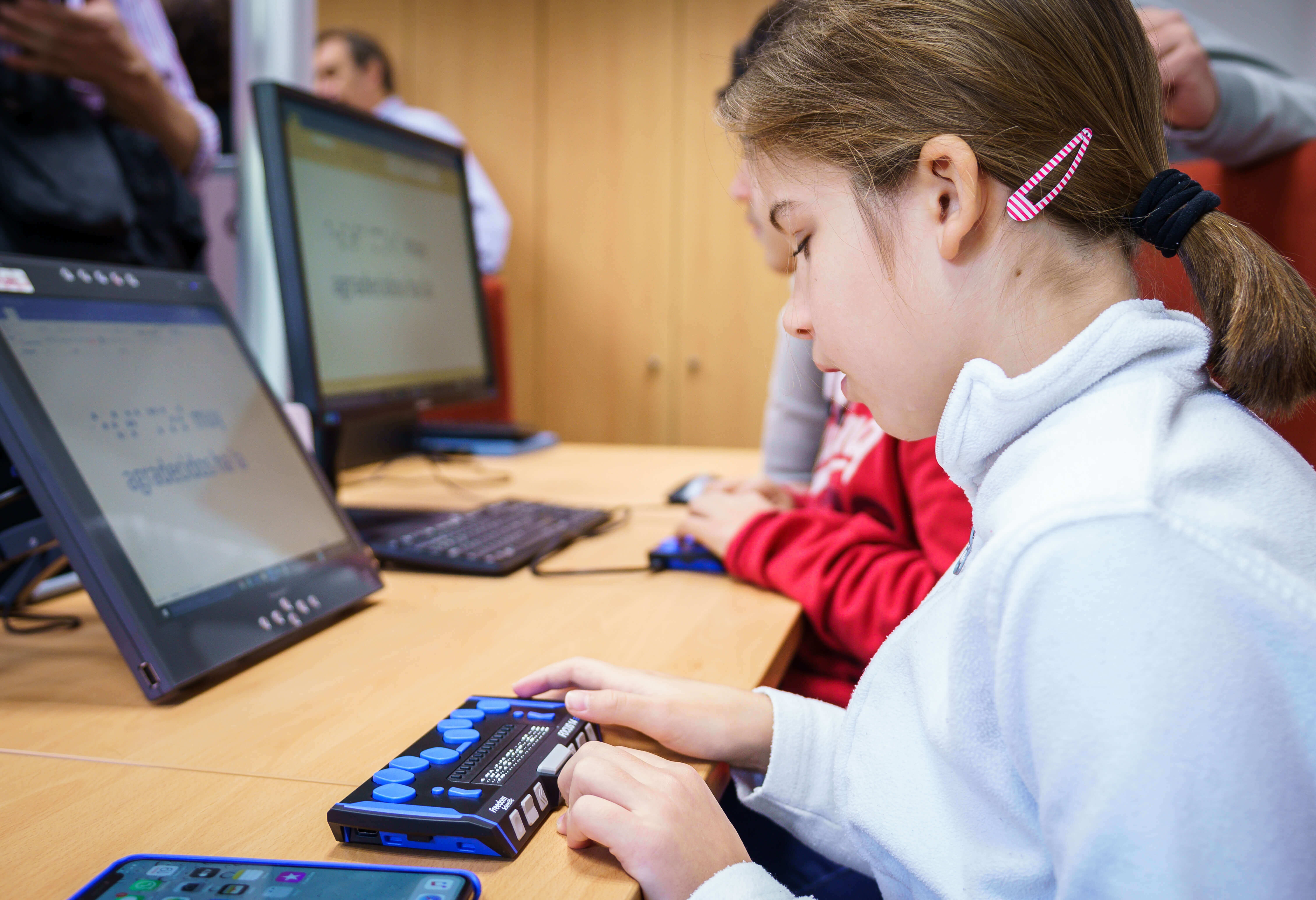 La Fundación Solidaridad Carrefour aporta financiación para acercar el Braille a la infancia